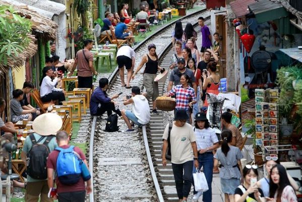 Half Day Hanoi City Tour With Train Street