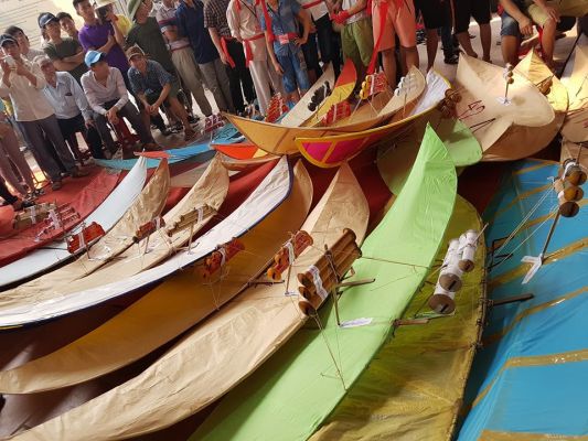 Hue Cultural Lens Kite Making
