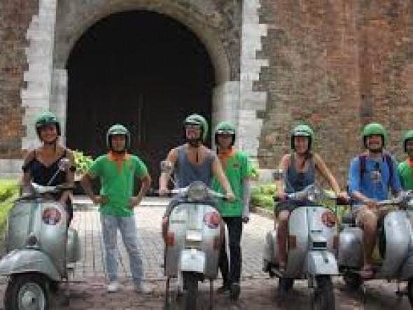 Vespa tour - The insider's Hanoi city tour /Daily departure